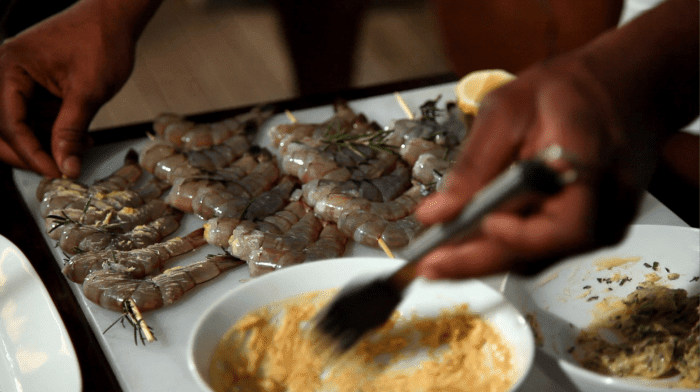 PLUS004 IMG003 Roasted Garlic Basting 700x392